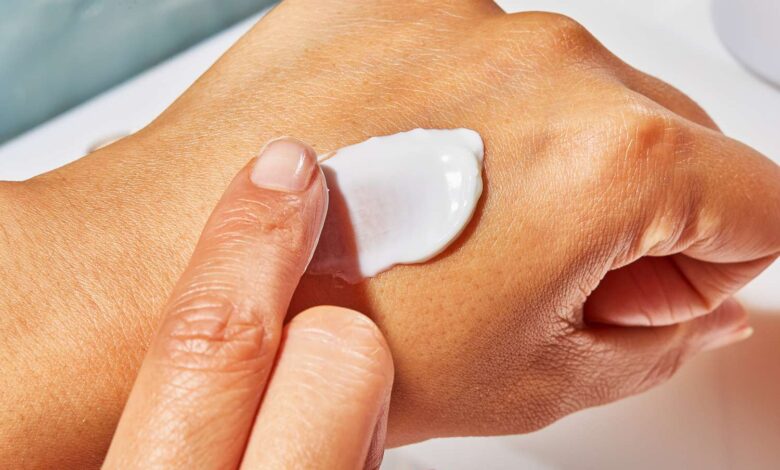 Moisturizing Creams for Dry Skin: Effective Solutions